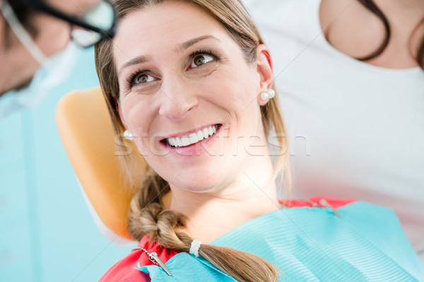 Nő egészséges mosoly fogorvos sikeres kezelés Stock fotó © Kzenon