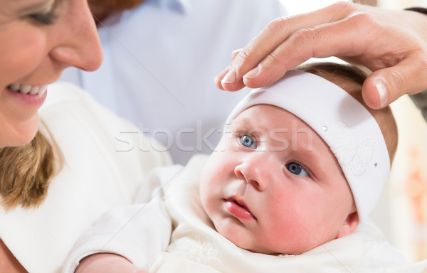 Mãe bebê mão batismo padre Foto stock © Kzenon