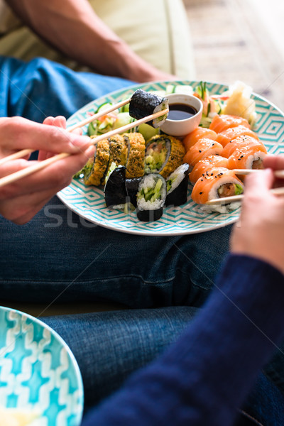 Traditioneel romantische diner handen Stockfoto © Kzenon