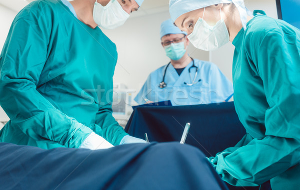 [[stock_photo]]: Médecin · plein · concentration · opération · travail