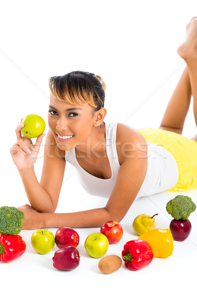 Asian donna mangiare sano frutta alimentare fitness Foto d'archivio © Kzenon