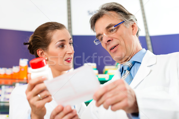 Dois farmácia consultor mão outro negócio Foto stock © Kzenon
