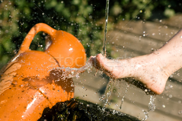 Hydrotherapie splash koud water voeten alternatief Stockfoto © Kzenon