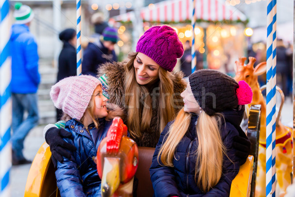 Foto stock: Família · equitação · carrossel · natal · mercado · menina