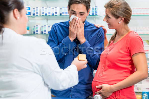 ストックフォト: 妊婦 · 男 · インフルエンザ · 薬局 · 女性 · 女性
