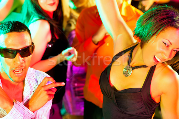 朋友 跳舞 俱樂部 迪斯科 跳舞 行動 商業照片 © Kzenon
