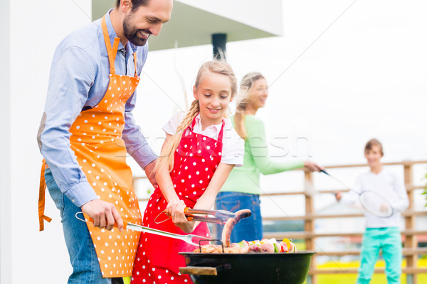 Család barbecue együtt kert otthon lány Stock fotó © Kzenon