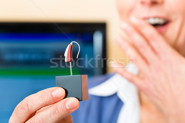 Süket nő hallókészülék idősebb női nyugdíjas Stock fotó © Kzenon