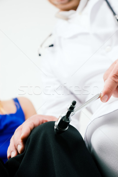 Orvos tesztelés orvosi női beteg kicsi Stock fotó © Kzenon