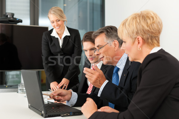 Business squadra riunione ufficio laptop boss Foto d'archivio © Kzenon