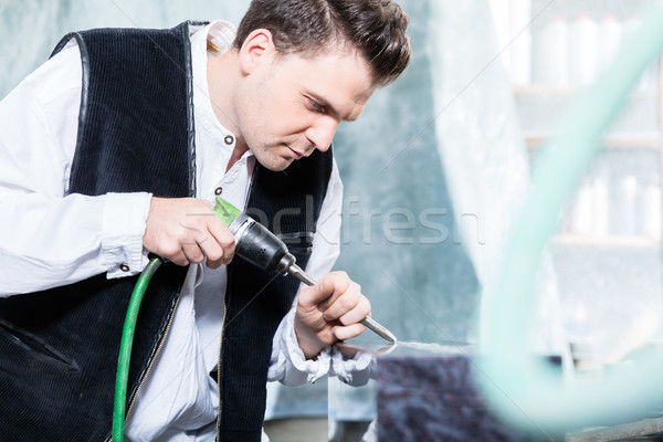 Dolgozik véső kézműves sírkő épület férfi Stock fotó © Kzenon
