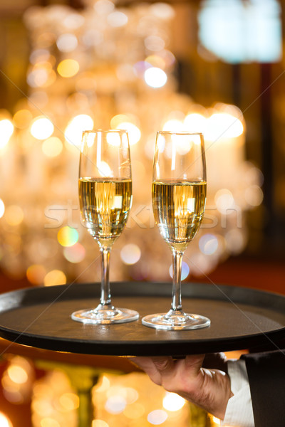 Garson hizmet şampanya gözlük tepsi restoran Stok fotoğraf © Kzenon