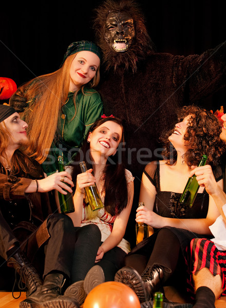 Partij carnaval halloween groep jongeren vieren Stockfoto © Kzenon
