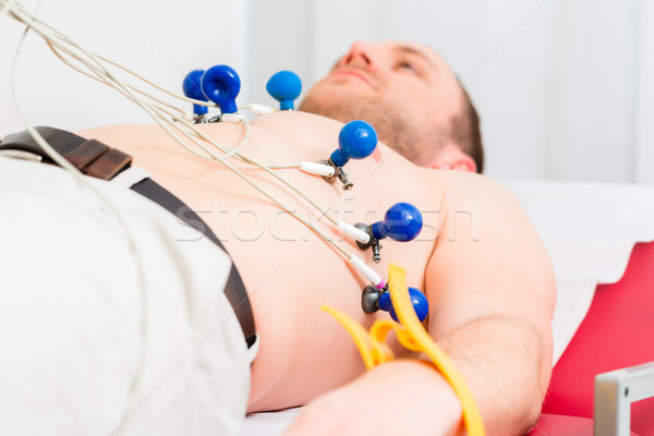 Pacient chirurgie masculin electrocardiograma spital Imagine de stoc © Kzenon