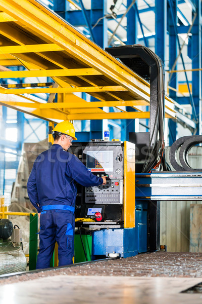 Werknemer productie plant machine bedieningspaneel metaal Stockfoto © Kzenon