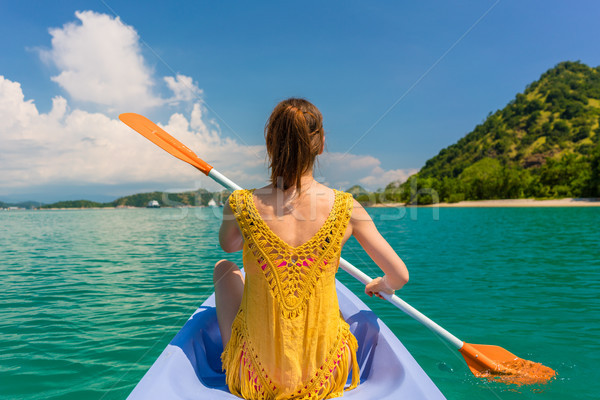 [[stock_photo]]: Jeune · femme · canot · vacances · île · vue · arrière · mer