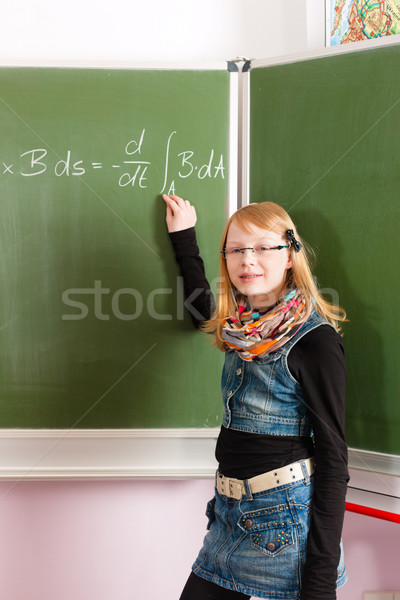 Onderwijs kind Blackboard school math meisje Stockfoto © Kzenon