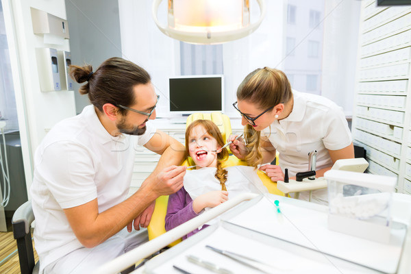 Foto stock: Dentista · menina · tratamento · cirurgia · dentária · homem · médico