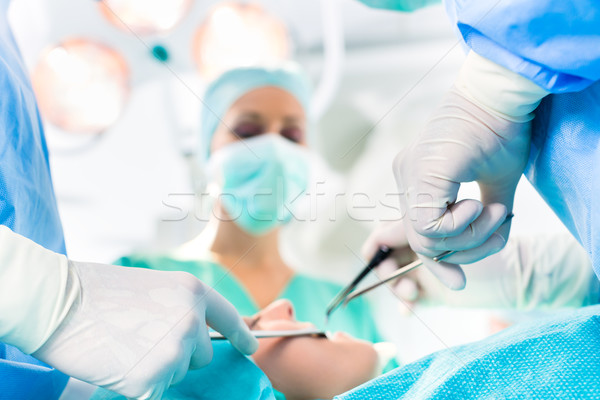 Cirujanos operación teatro habitación hospital cirugía Foto stock © Kzenon