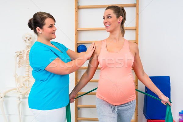 Terhes nő edz terapeuta ellenállás zenekar nő Stock fotó © Kzenon