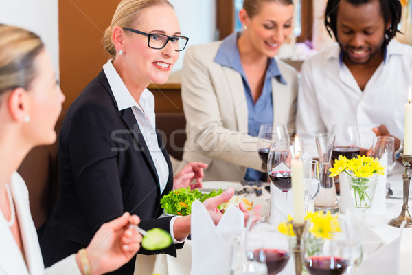 Działalności obiad jedzenie w restauracji wina grupy mężczyzn Zdjęcia stock © Kzenon