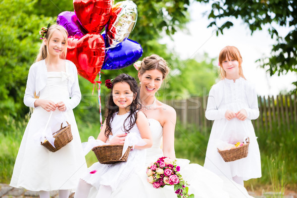 Bruid meisjes bloemen ballonnen bruiloft paar Stockfoto © Kzenon