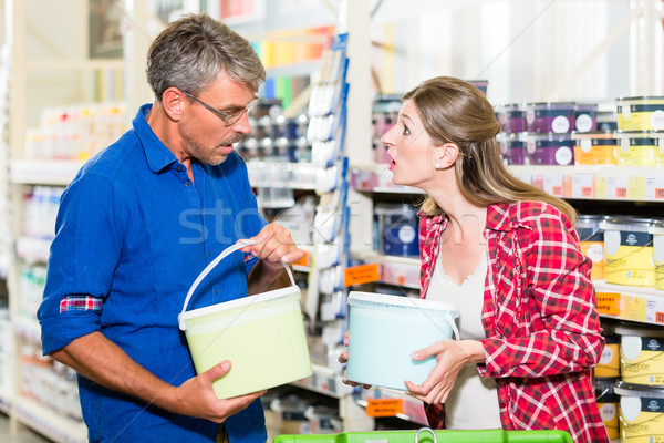 Paar Hardware Laden streiten Farbe malen Stock foto © Kzenon