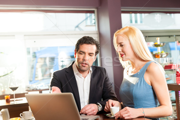 Foto stock: Trabalhando · colegas · homem · mulher · sessão · café