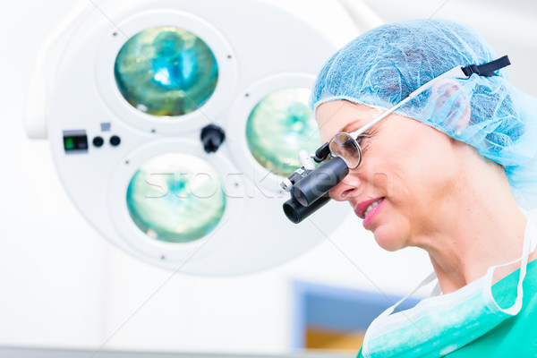 Ortopedyczny chirurg specjalny okulary sala operacyjna biuro Zdjęcia stock © Kzenon