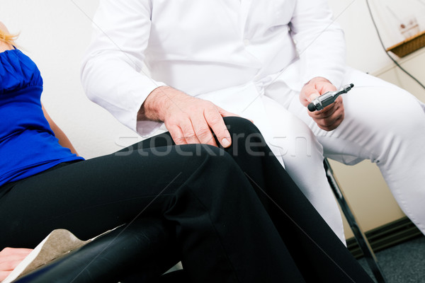 Lekarza testowanie medycznych kobiet pacjenta mały Zdjęcia stock © Kzenon