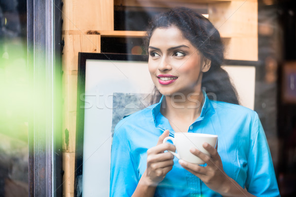 Foto stock: Indiano · mulher · caneca · de · café · glamour · beber · urbano