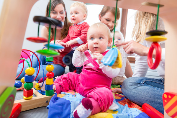 Stock foto: Cute · nachschlagen · Sitzung · nach · unten · Stock