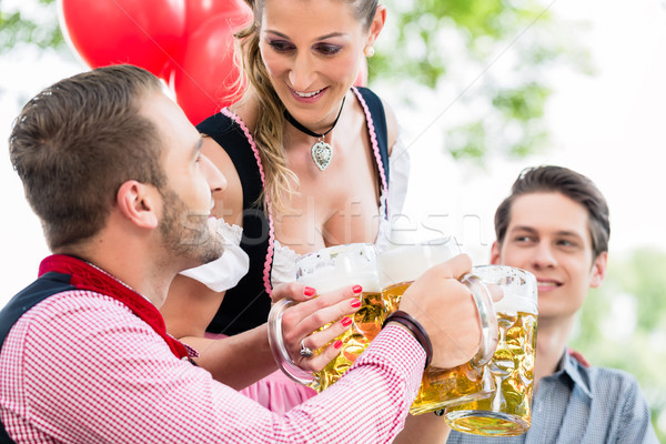 Drie vrienden München bier tuin bril Stockfoto © Kzenon