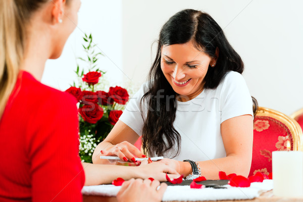 [[stock_photo]]: Femme · manucure · mains · femmes · beauté