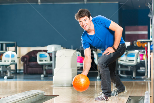 [[stock_photo]]: Jeune · homme · bowling · homme