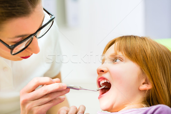 Zahnarzt Kind Zahnarztpraxis Mädchen Gruppe Stock foto © Kzenon
