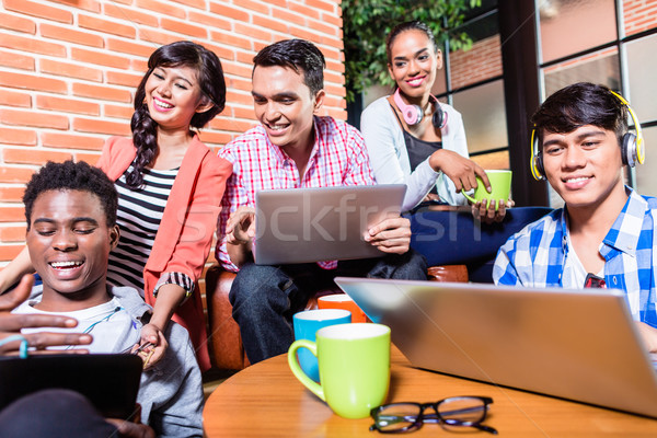 Groupe diversité collège élèves apprentissage campus [[stock_photo]] © Kzenon