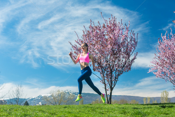 Donna fitness eseguire primavera sole esecuzione Foto d'archivio © Kzenon