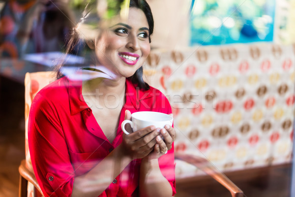 ストックフォト: インド · 女性 · コーヒーマグ · 気のあるそぶりをした · コーヒー · レストラン
