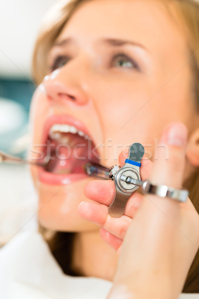 Jeringa dentista anestesia mujer mujeres Foto stock © Kzenon