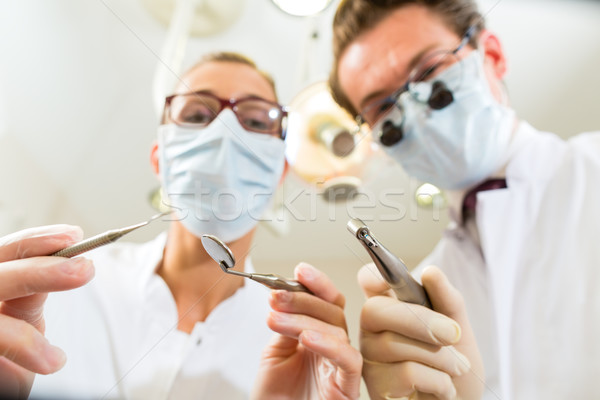 Tratamiento dentista perspectiva paciente ayudante mujer Foto stock © Kzenon