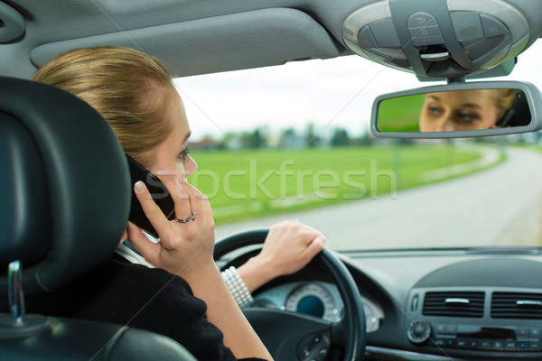 Mulher jovem telefone carro telefone conversa condução Foto stock © Kzenon