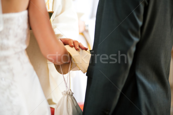 ストックフォト: 結婚式 · カップル · 祝福 · 司祭 · 結婚式 · 教会
