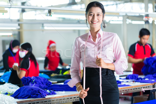 Asiático têxtil fábrica feminino indonésio alfaiate Foto stock © Kzenon