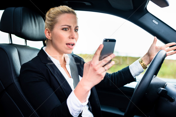 Kobieta jazdy samochodu patrząc wściekłość Zdjęcia stock © Kzenon