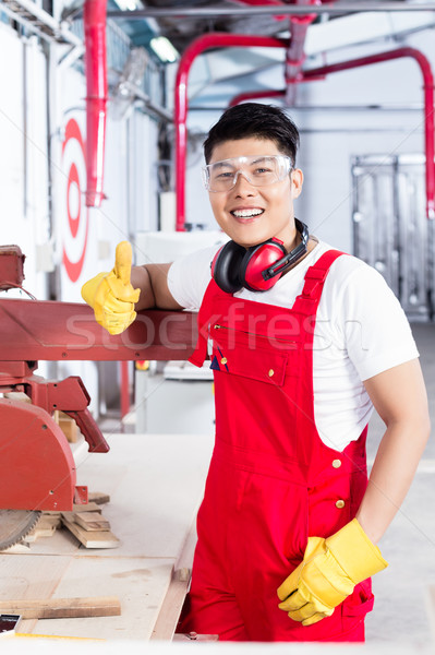 Büszke munkás munkahely ipartelep ázsiai gyártás Stock fotó © Kzenon
