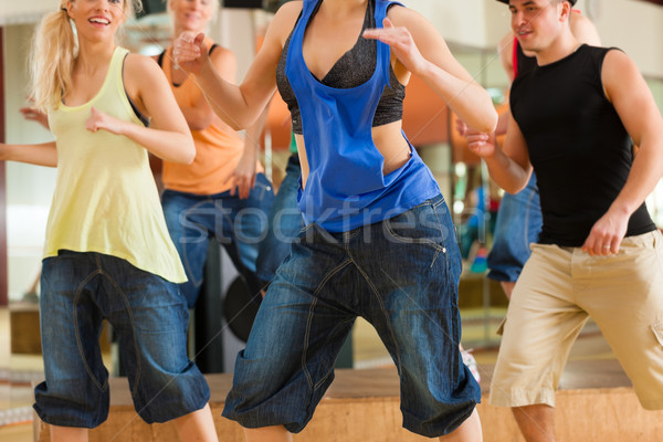 Zumba jongeren dansen studio gymnasium sport Stockfoto © Kzenon