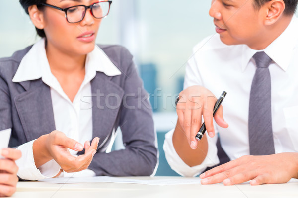 ázsiai üzletemberek megbeszélés iroda közelkép üzleti partnerek Stock fotó © Kzenon