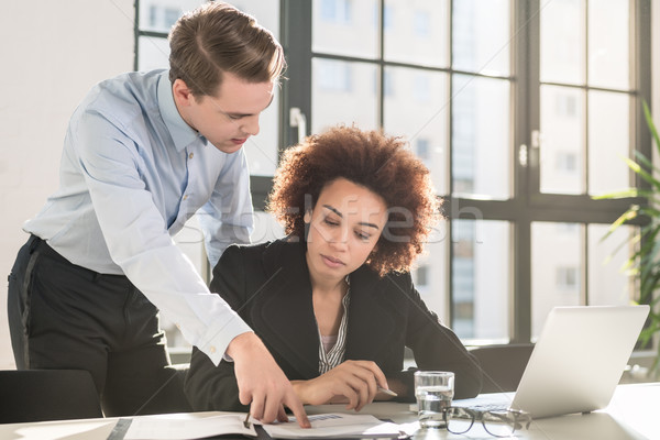 Superviseur statistiques résultats affaires collègue [[stock_photo]] © Kzenon