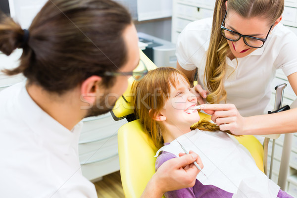 Dentista nina tratamiento cirugía dental oficina hombre Foto stock © Kzenon